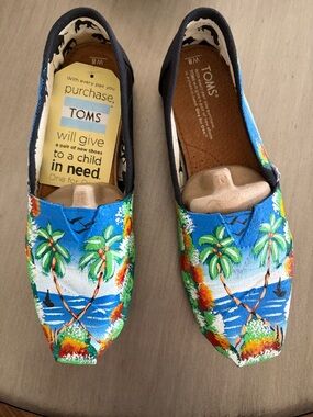 Tom’s Canvas Shoe Hand-Painted Beach Theme Island Vacation New SZ 8